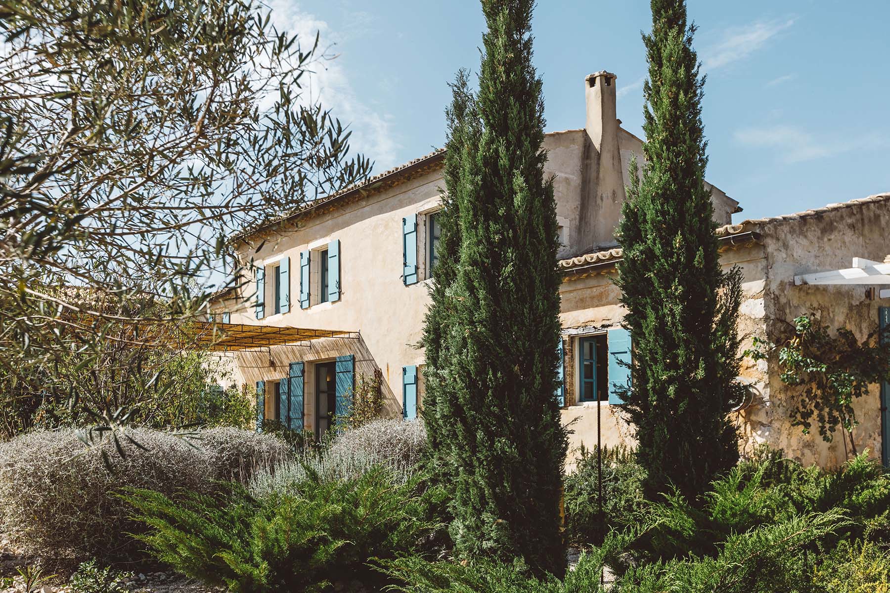 https://www.peligoni.com/wp-content/uploads/2019/12/Copy-of-Halcyon-Exterior-Cypress.jpg